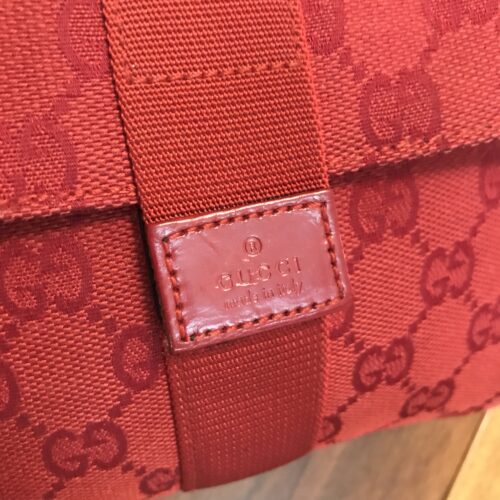 Gucci Beauty in tela logata rossa